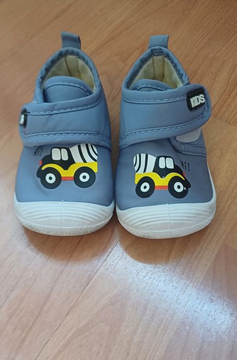 Продам детскую обувь