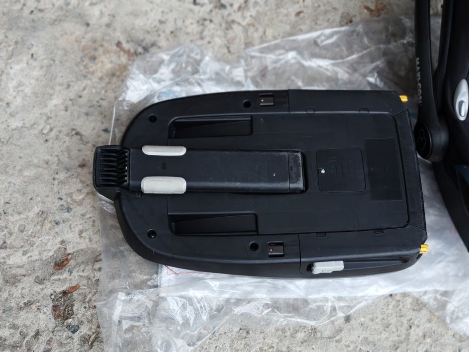 Детско столче за кола Maxi Cosi с база