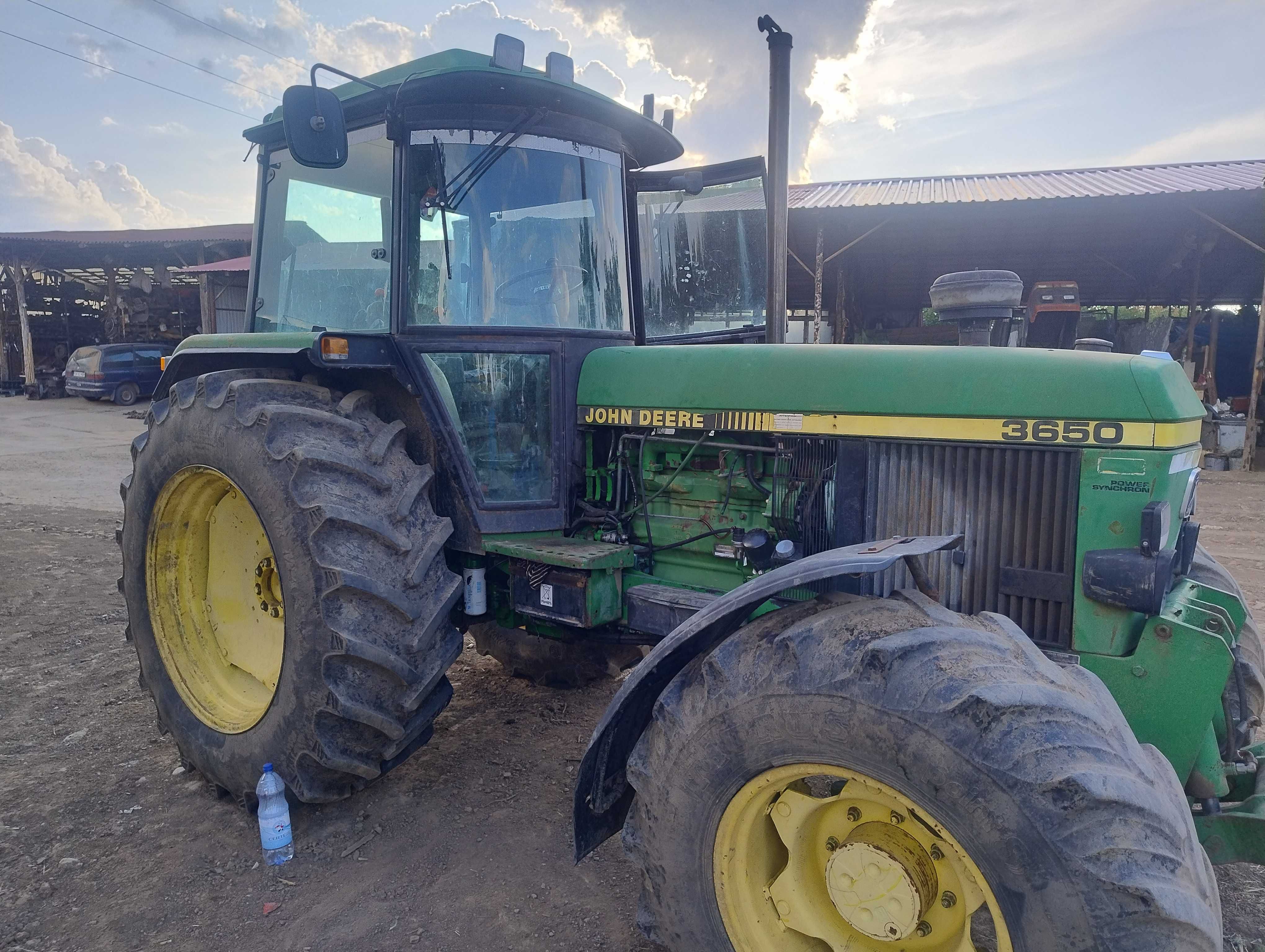 Vând urgent tractor John Deere 3650