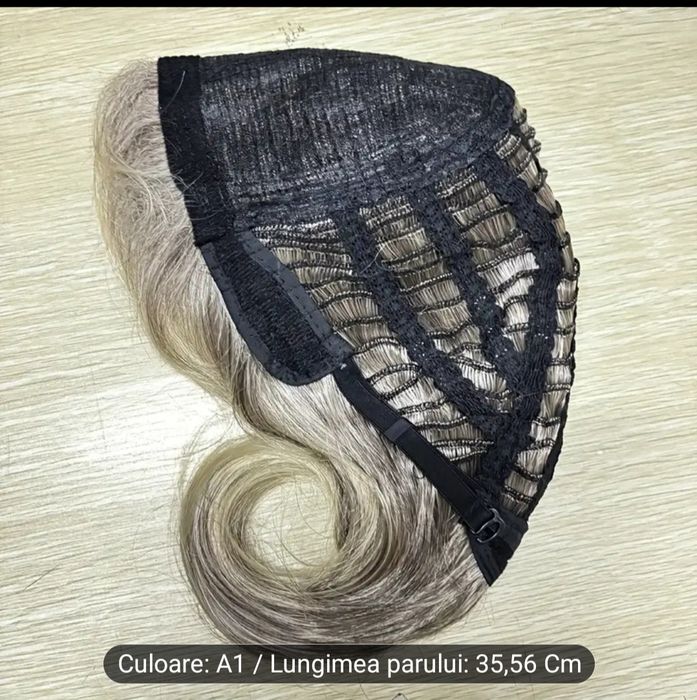 Peruca blonda deosebită