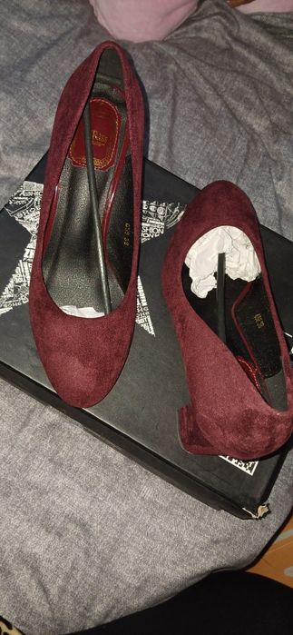 Yengi tufli 1marta kiyilgan