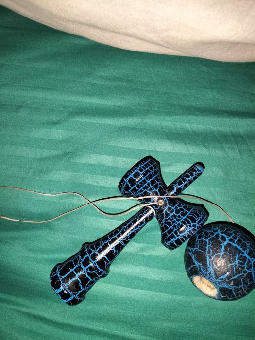 Vând kendama nu e stricată