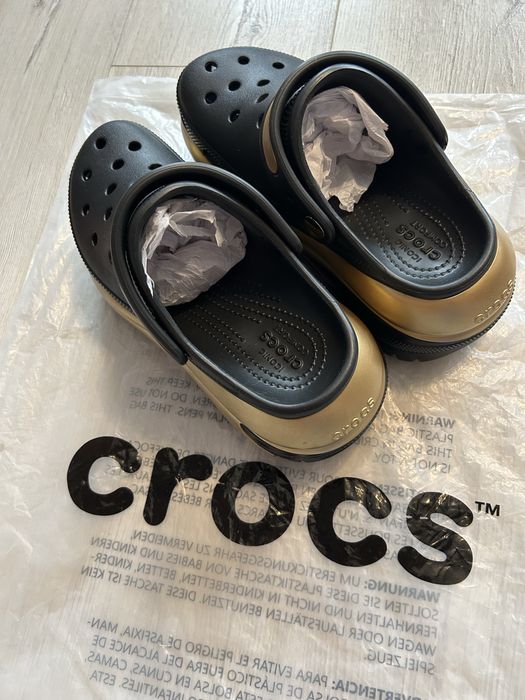Нови Crocs Mega Crush Metalic