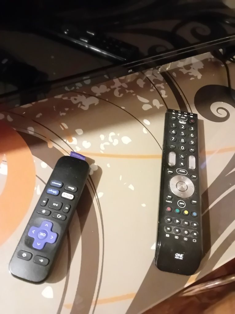 Vând plasmă smart TV Roku