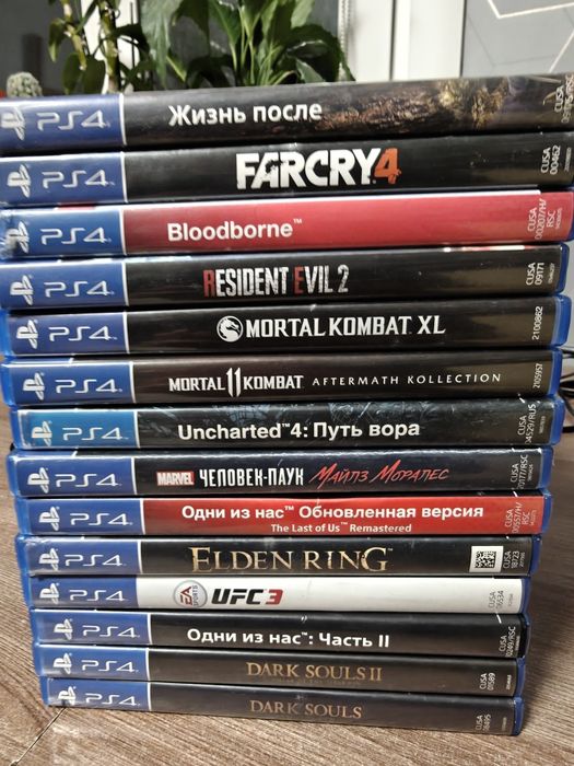 PS4 PRO 1tb 3 гейпада и много дисков
