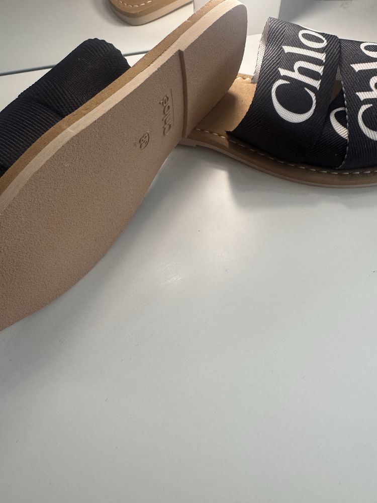 Чисто нови чехли на Chloe