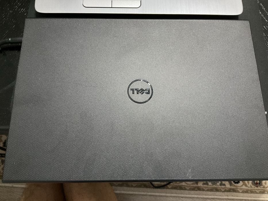 Laptop Dell i3 8gb ram , ssd , windows , gata de utilizare