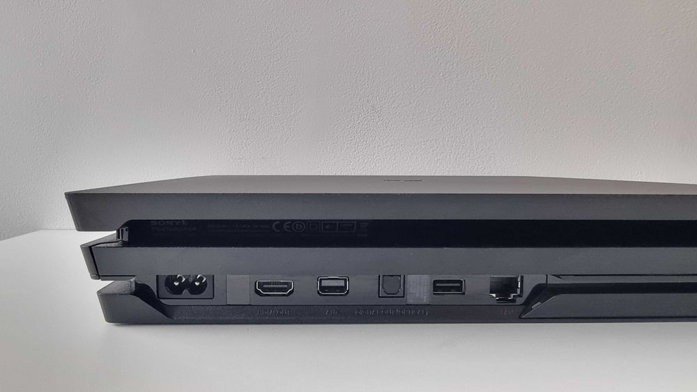 Playstation 4 (PS4) PRO 1TB