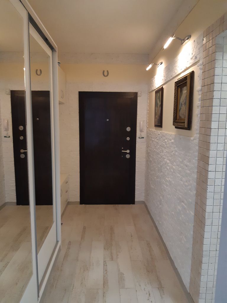 Продава се Тристаен апартамент в Хасково, Дружба 1 - 130 кв.м за 1500 €/кв.м - Снимка #9