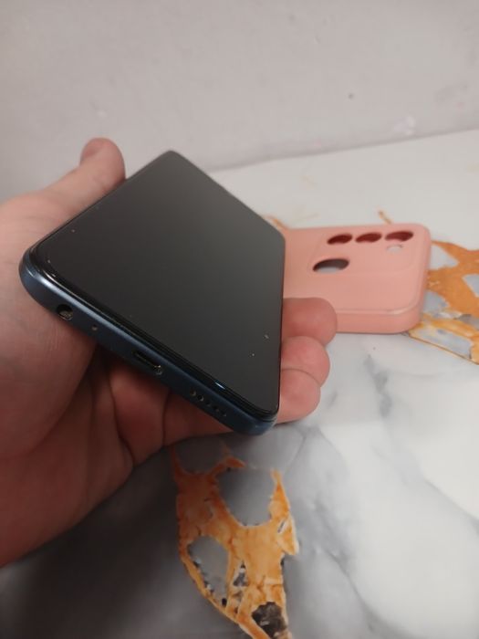 Продам телефон tecno spark 8c