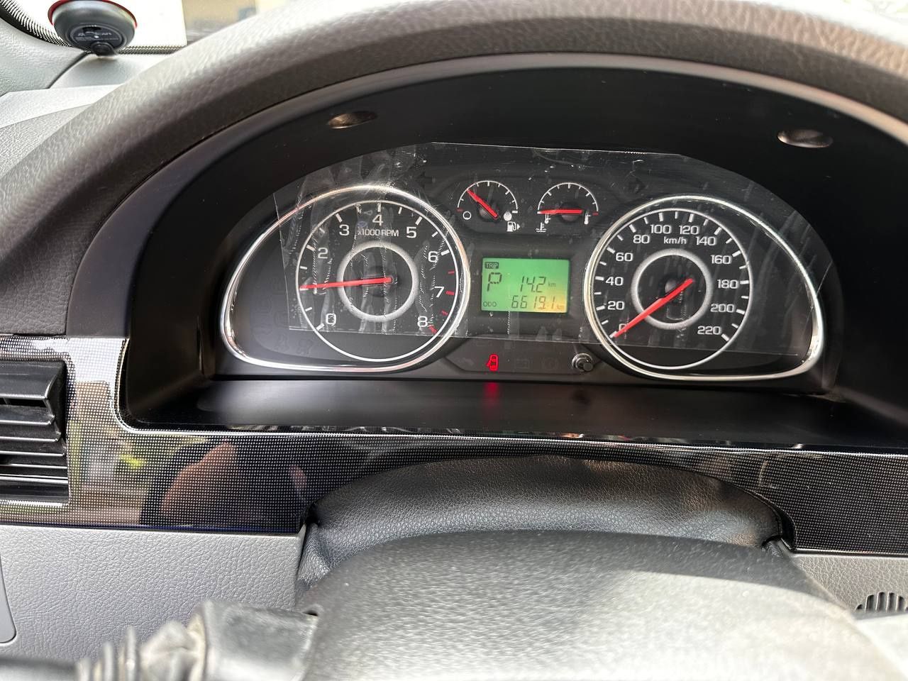 Продается автомобиль жентра в хорошем состоянии, срочно торг есть 9989