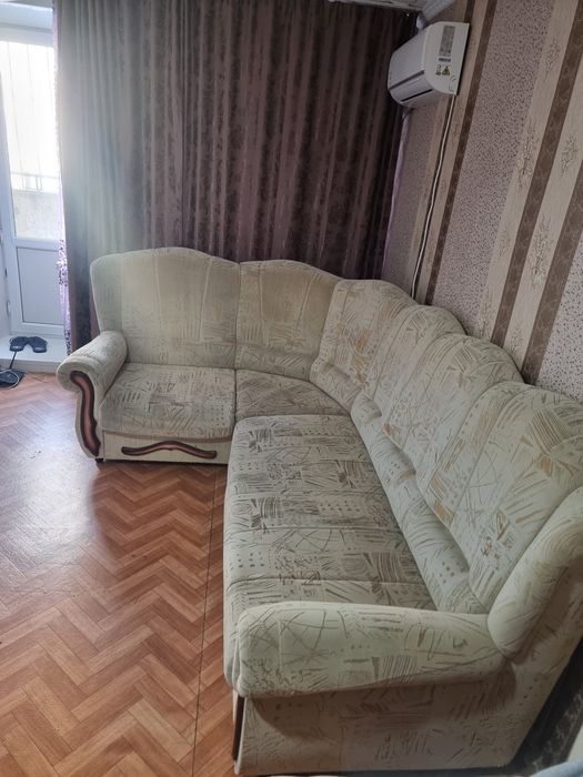 Продам диван угловой с креслом.