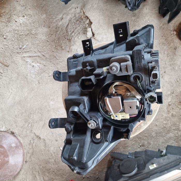 Nissan Navara xenon 2004-2010 ляв фар