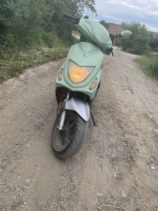 Vand scuter de 49 cc