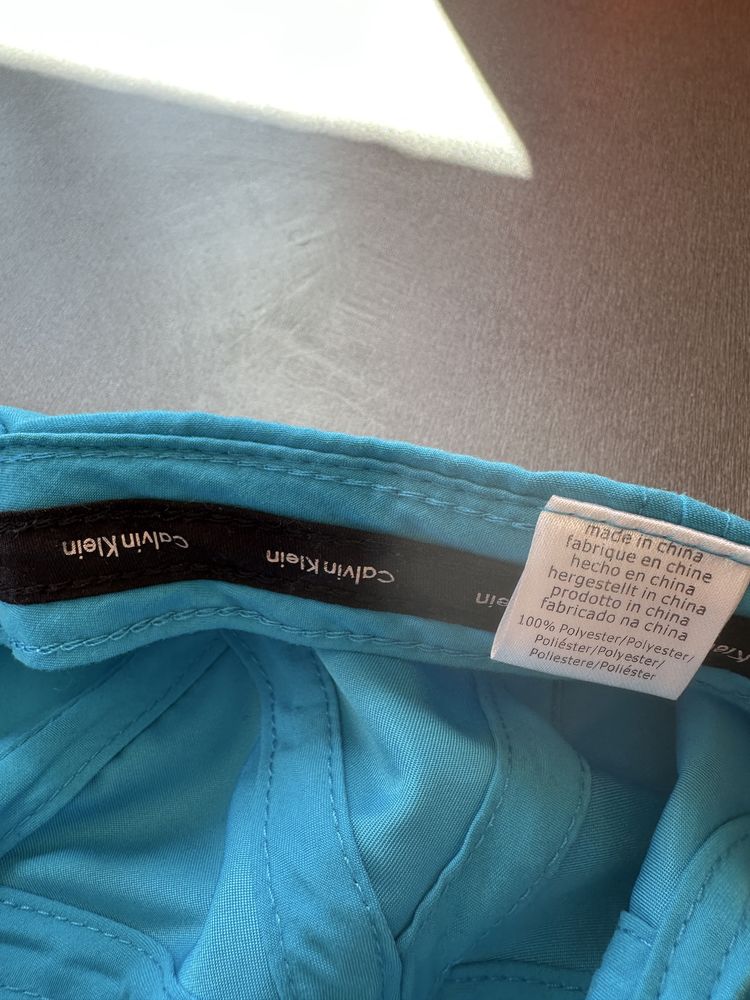 Оригинална лятна шапка CALVIN KLEIN