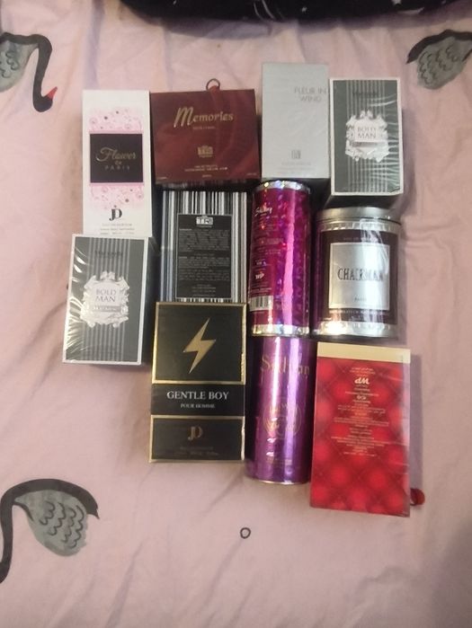 Vând parfum miroase ok
