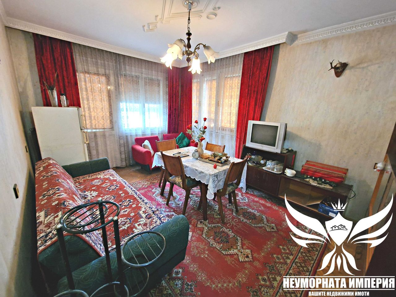 Продава се Тристаен апартамент в Дебелец - 94 кв.м за 1000 €/кв.м - Снимка #1
