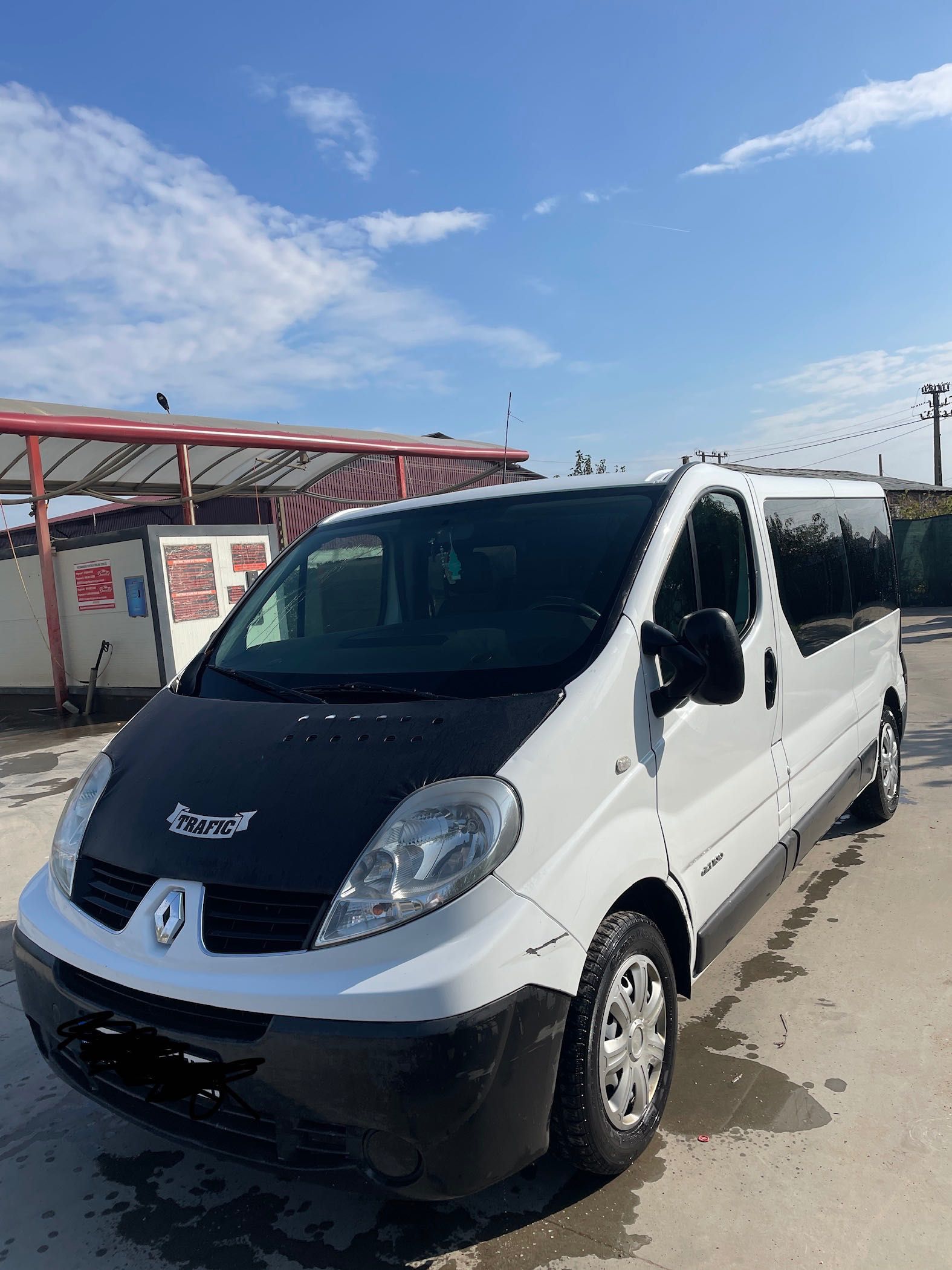 Vând Renault Trafic