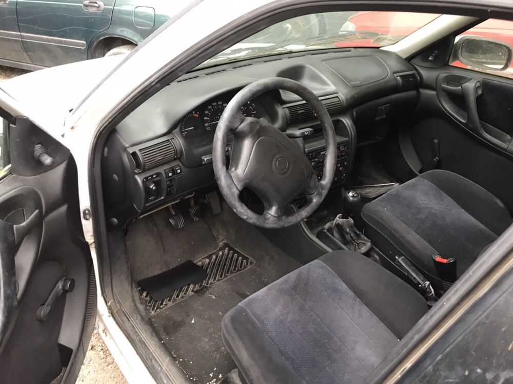 Opel Astra f 1.6 75 1996 На Части