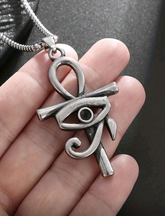 Pandantive cu simboluri