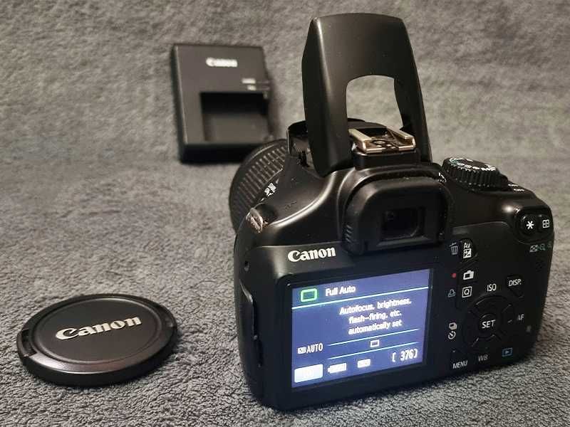 Aparat Foto Canon EOS 1100D, Geantă, Încărcător, Baterie, Cablu, Card