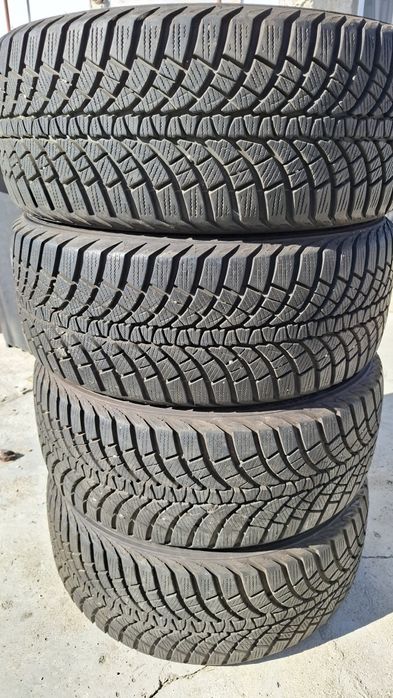 Anvelope iarna 235/45/R17