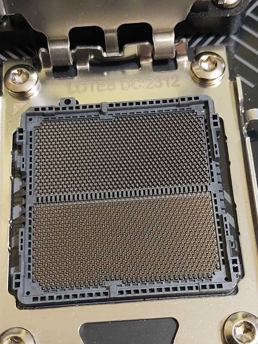 AMD Ryzen 7 7800X3D + AsRock X670E PG Lightning