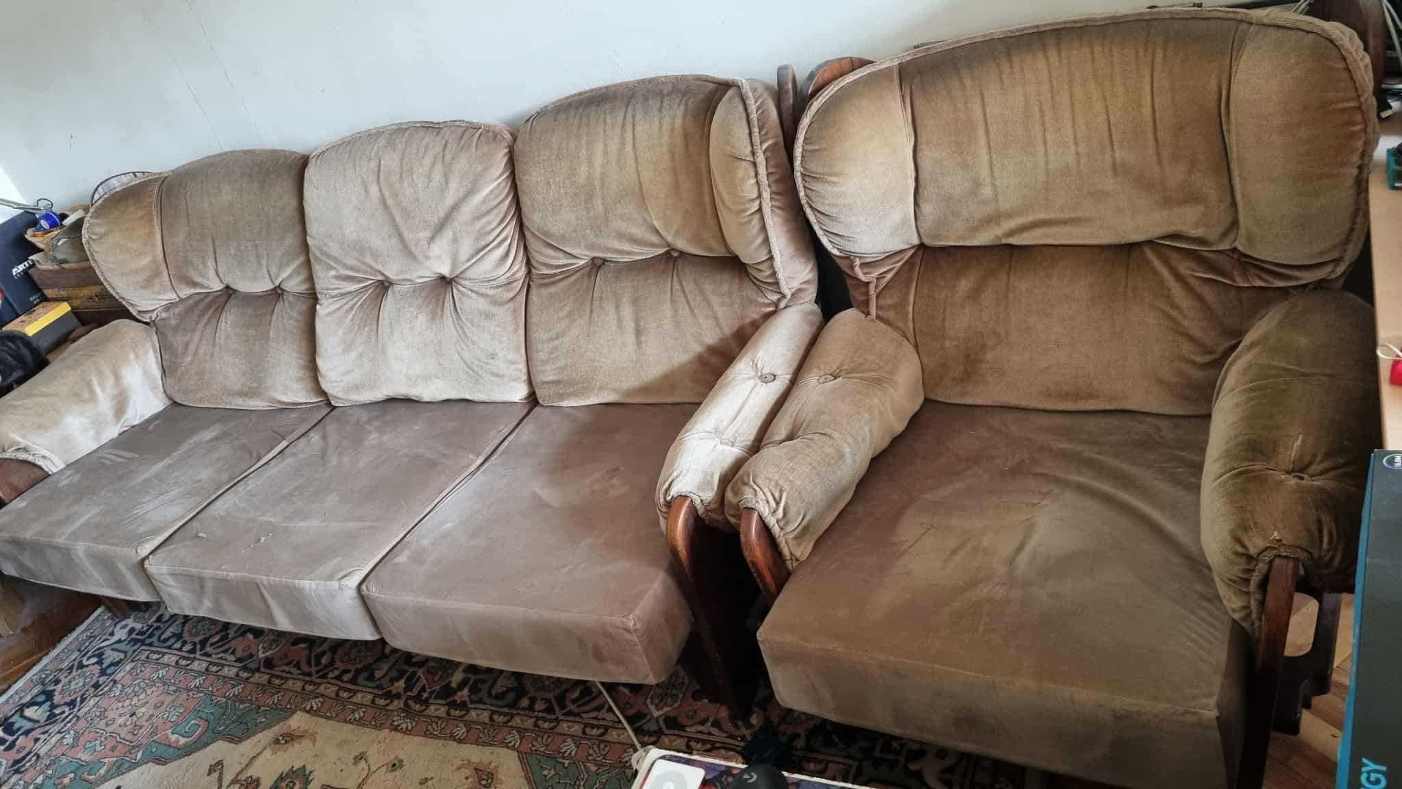 Диван и два фотьойла от естествено дърво
