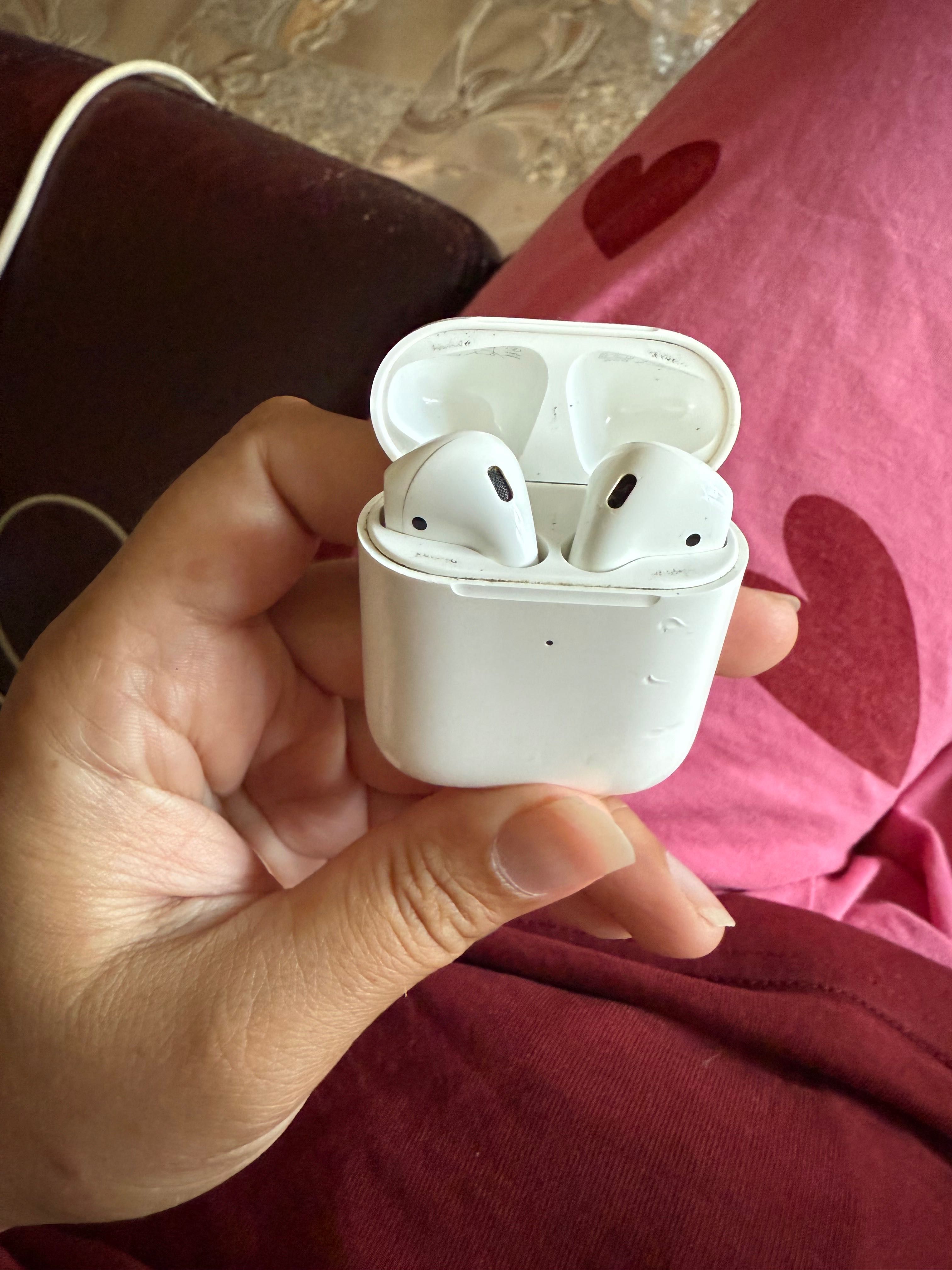 Продаю наушники оригинал Apple AirPods