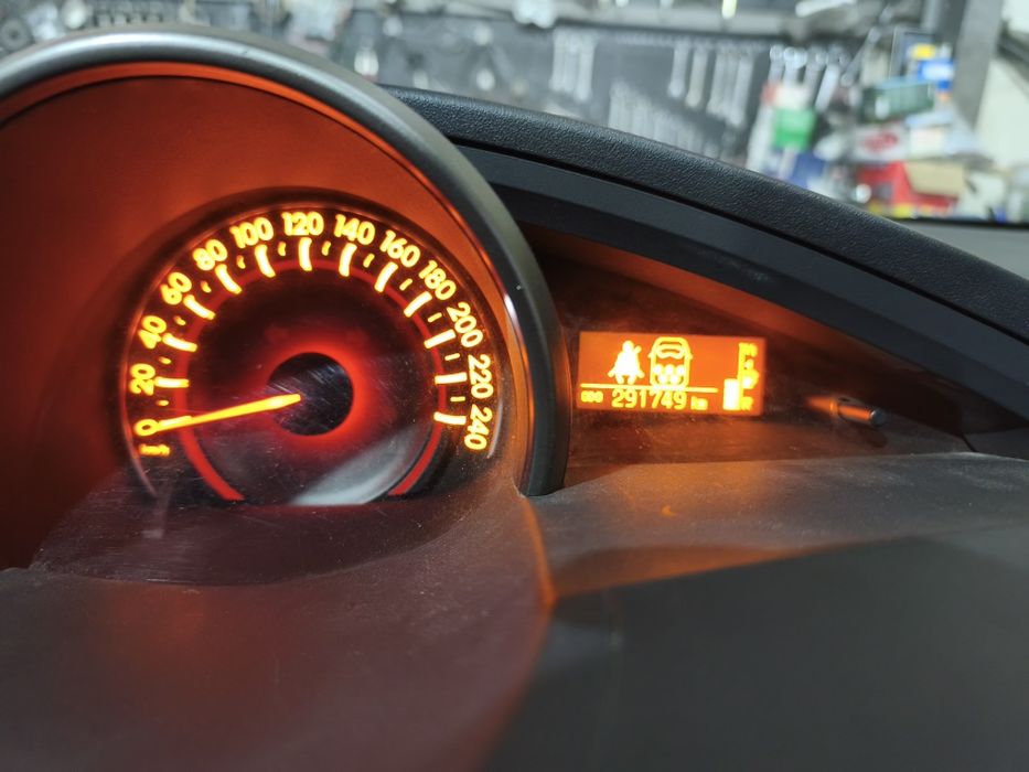 Продавам на части TOYOTA VERSO 1.8 16V 2010 г.