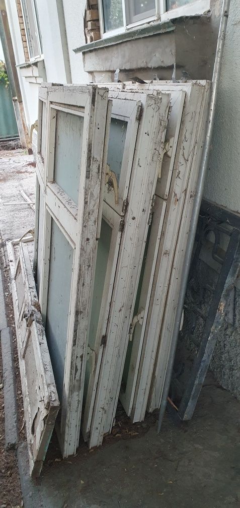 Продам рамы пластиковые б/у