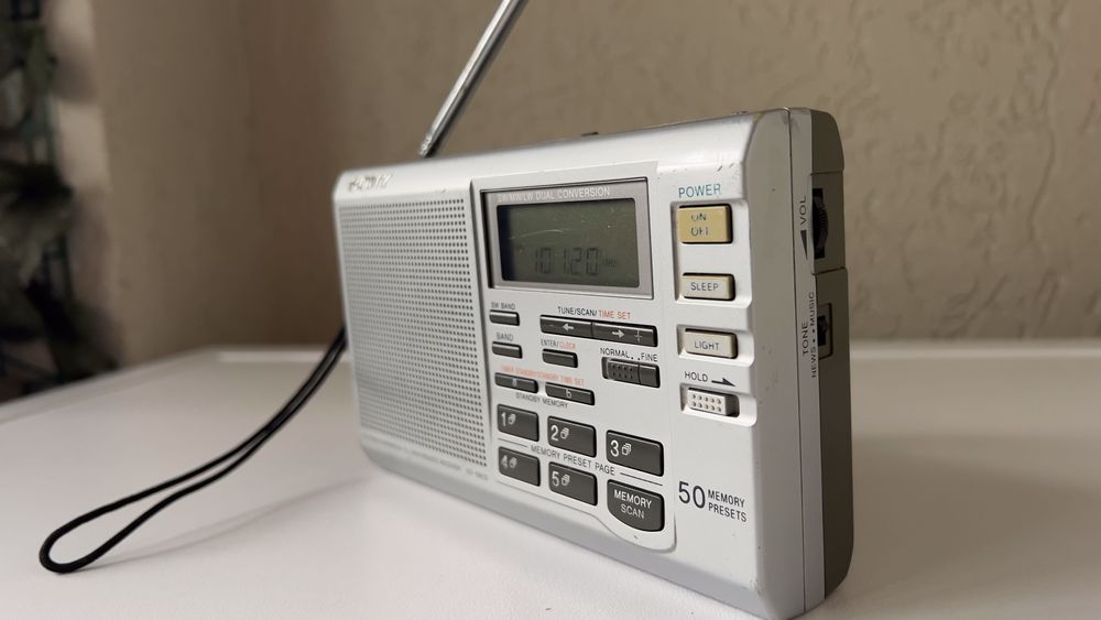 Vintage Radio Sony ICF-SW35 1999 Tokyo.