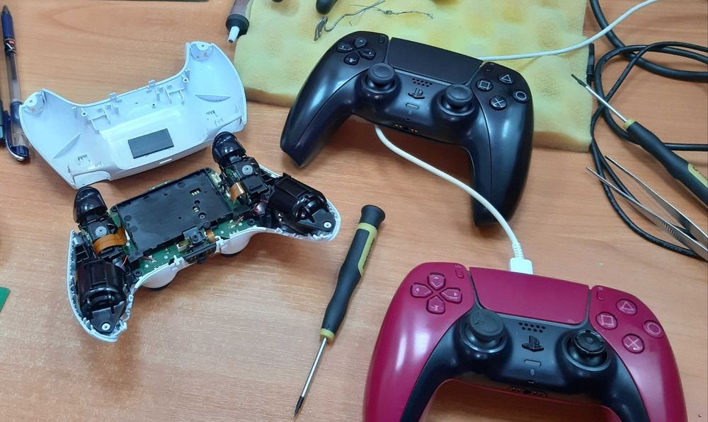 Ремонт геймпадов, джойстиков PS5, XBox