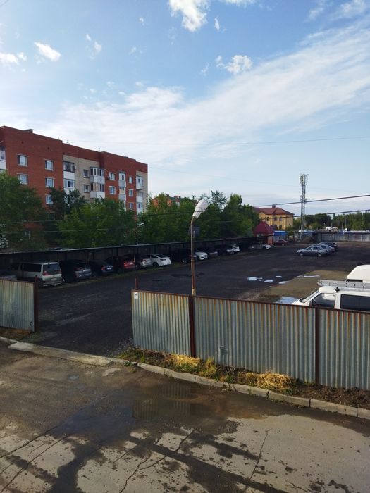 Автостоянка , крытая парковка , охрана и видеонаблюдение.