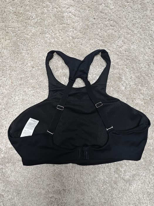 Спортно бюстие М размер