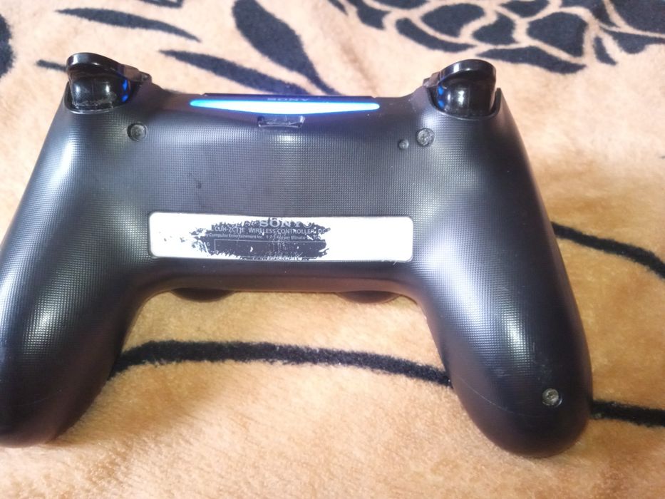 Maneta ps 4 de 1 an folosita