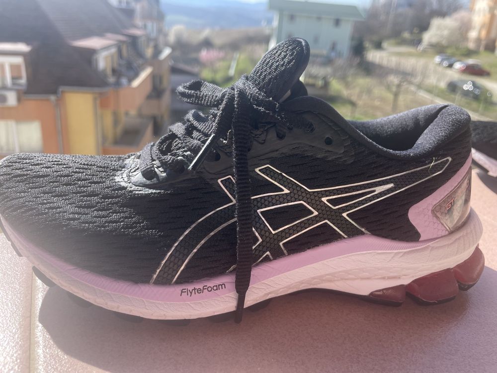 Маратонки ASICS 36н