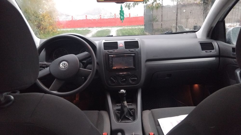 Se vinde GOLF 5 140 cai