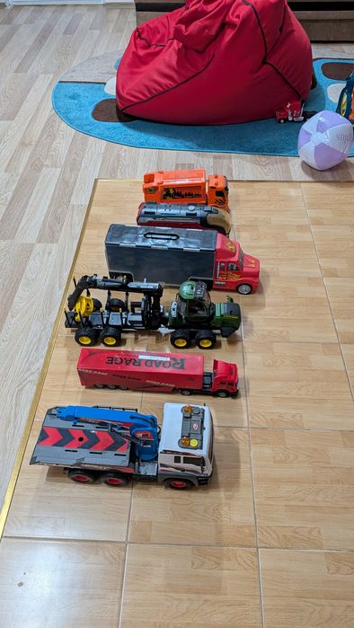 Diverse jucării  cu telecomanda,sunete și lumini