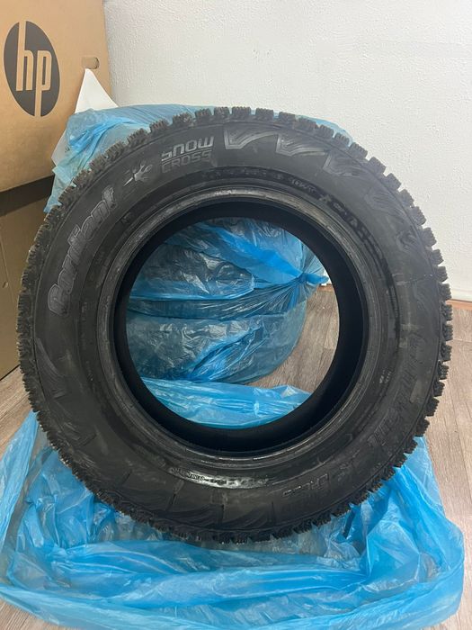 Продаётся комплект зимних покрышек