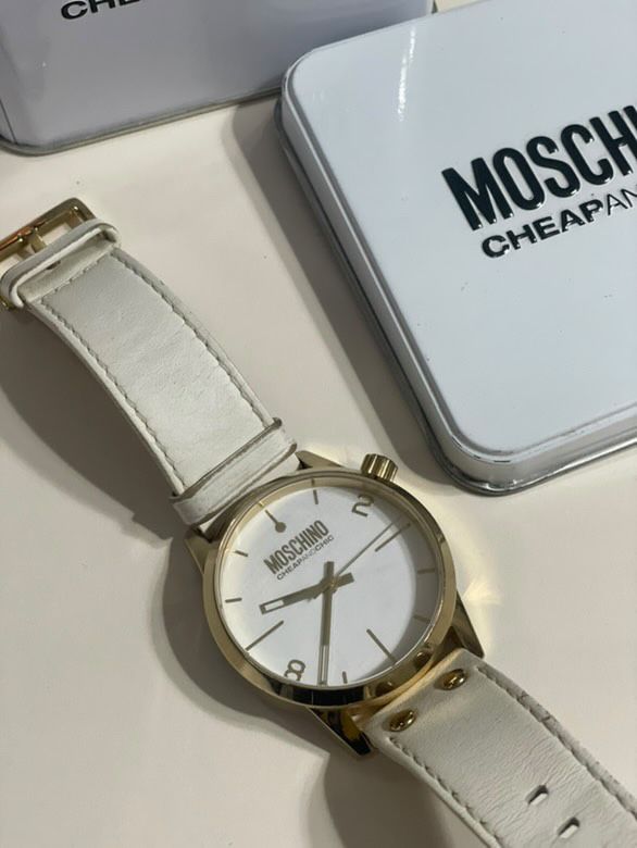 Часовник Moschino
