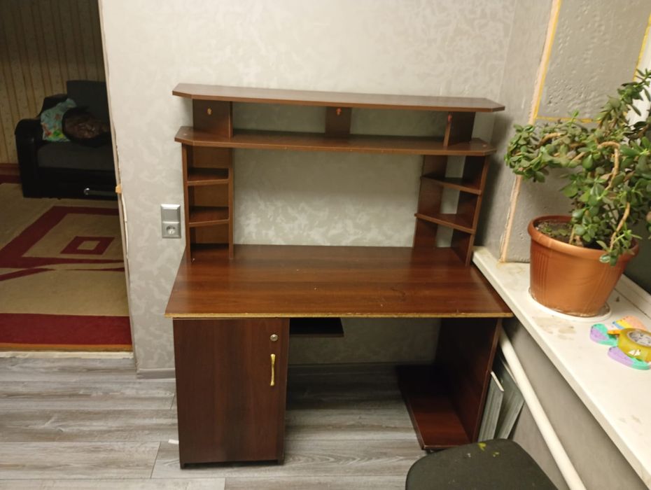 Продам письменный стол