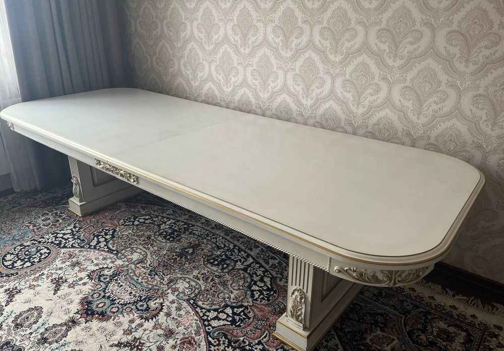 Mehmonxona, ofislar uchun moljallangan stol