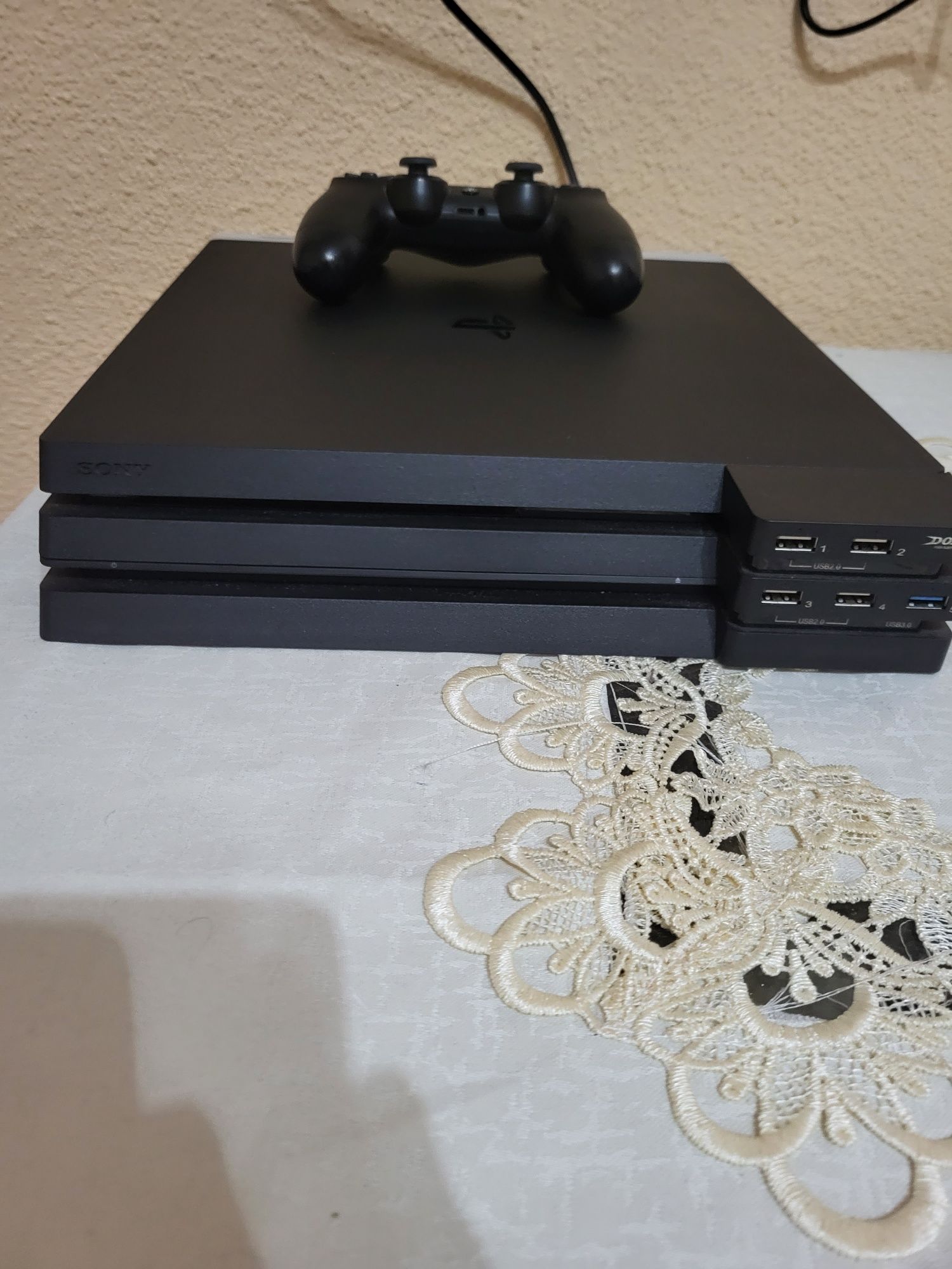 Vând Ps 4 pro 1t