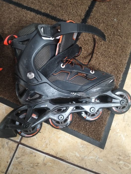 Vând role Oxelo băieți mărimea 35-38 de culoare neagra .