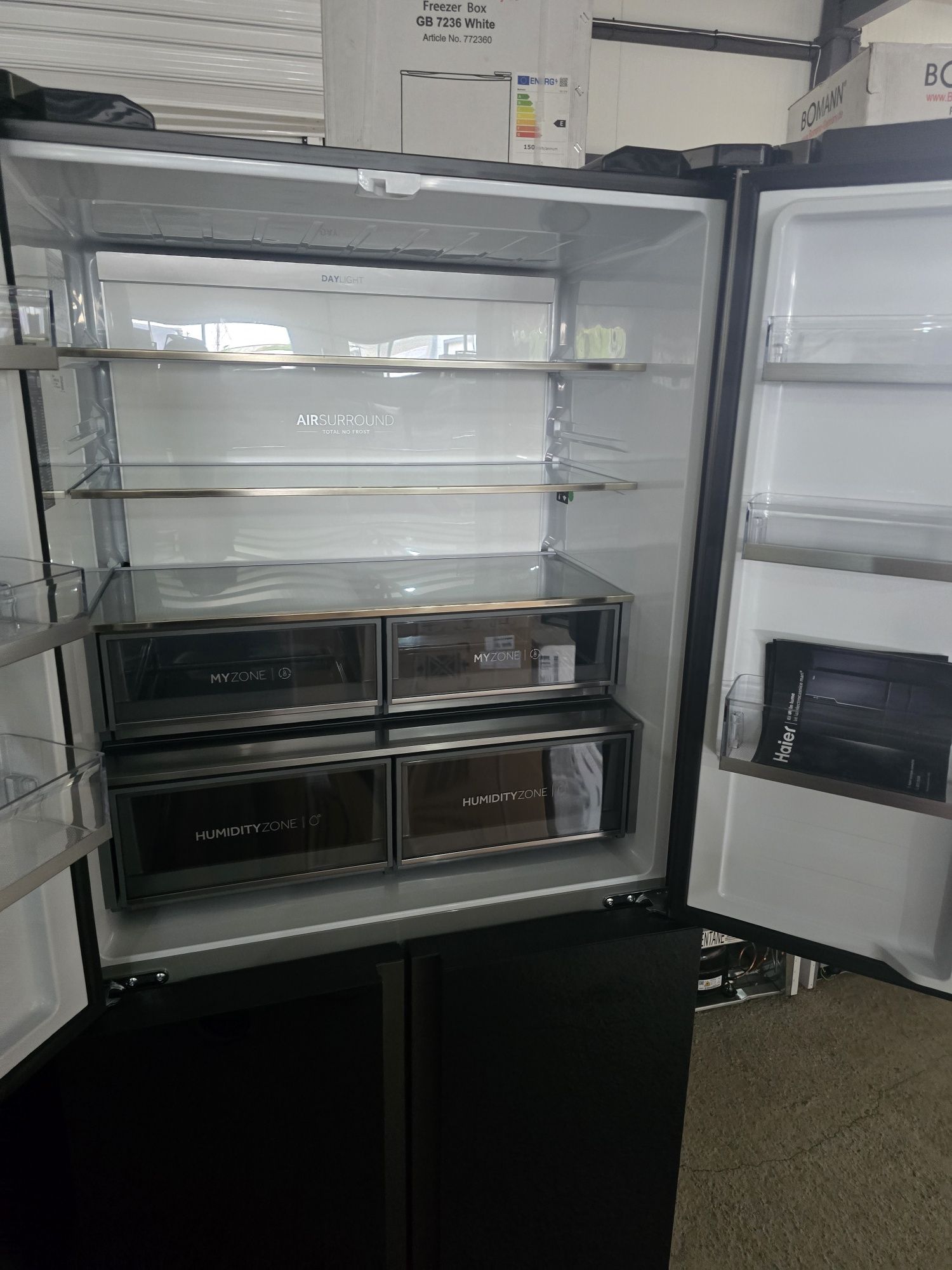 Нов side by side хладилник с фризер Haier CUBE 90 Series 9 HCW9919FSGB
