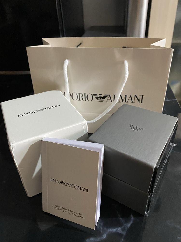 Оригинален часовник Emporio Armani - чисто нов, с кутия и документи