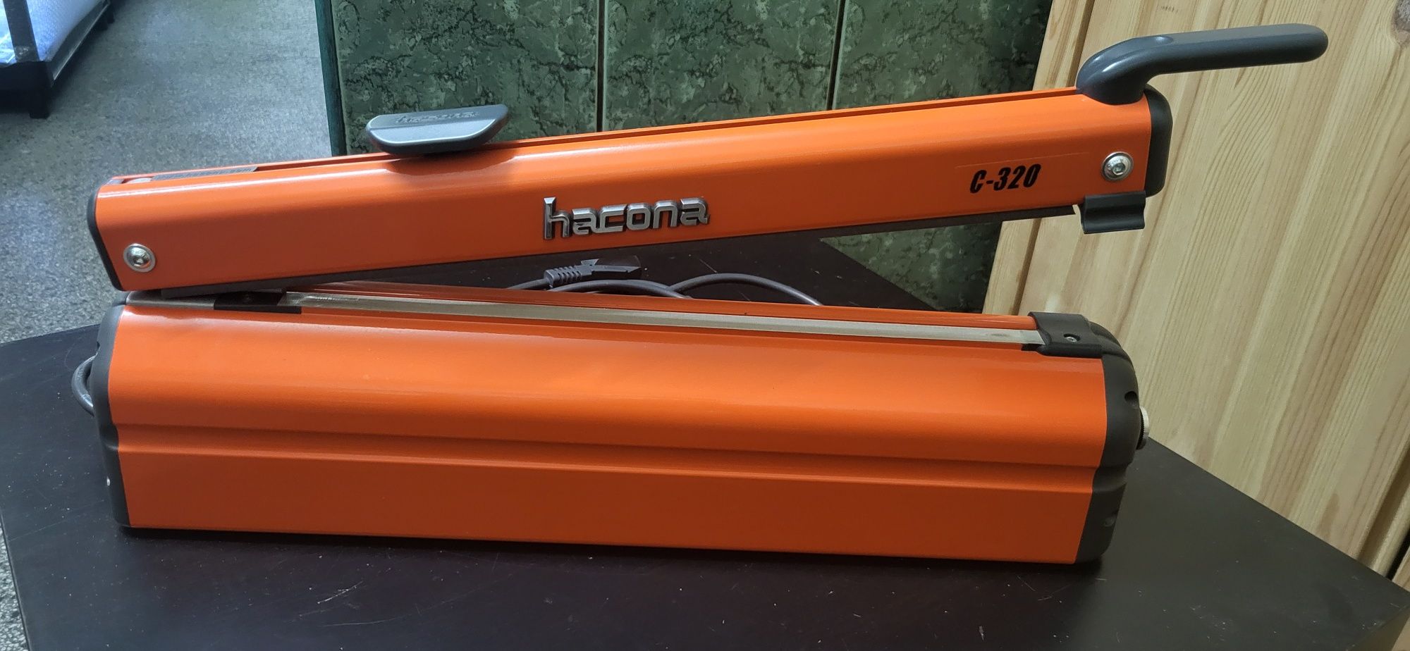 Ръчна лепачка Hacona C 320
