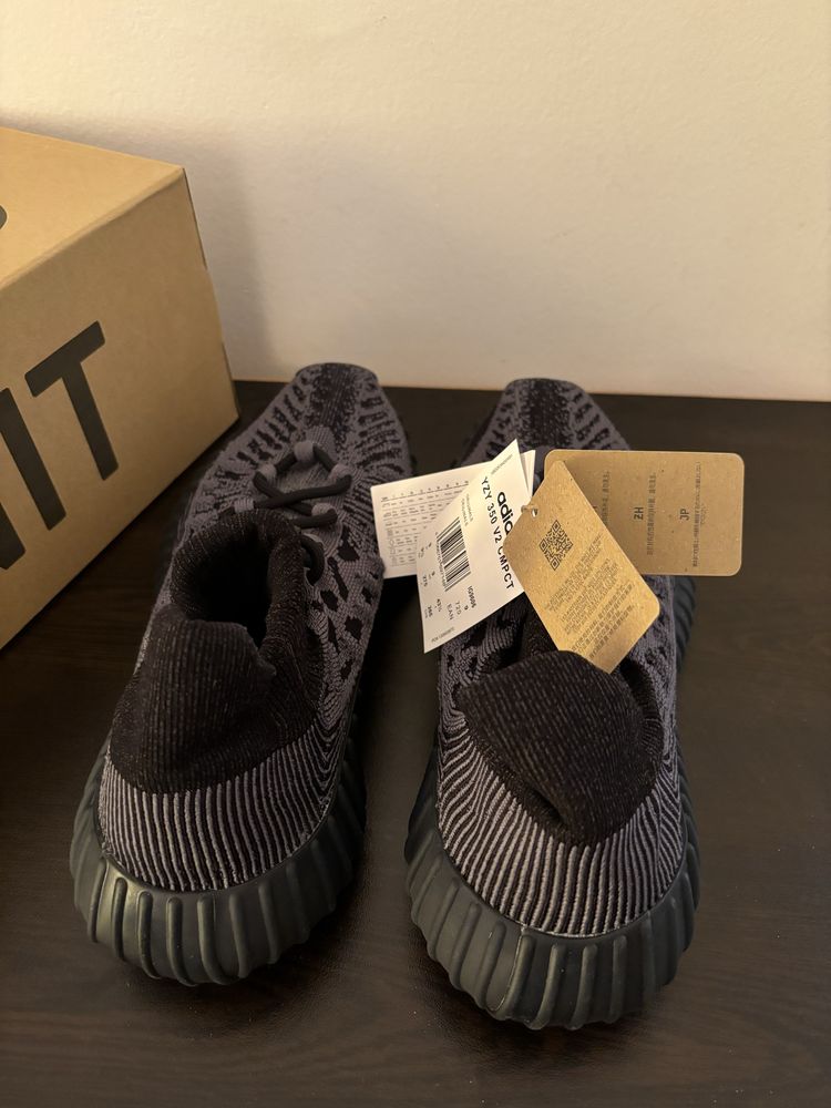 Adidas Yeezy 350 V2, чисто нови, 43 1/3, 42 2/3