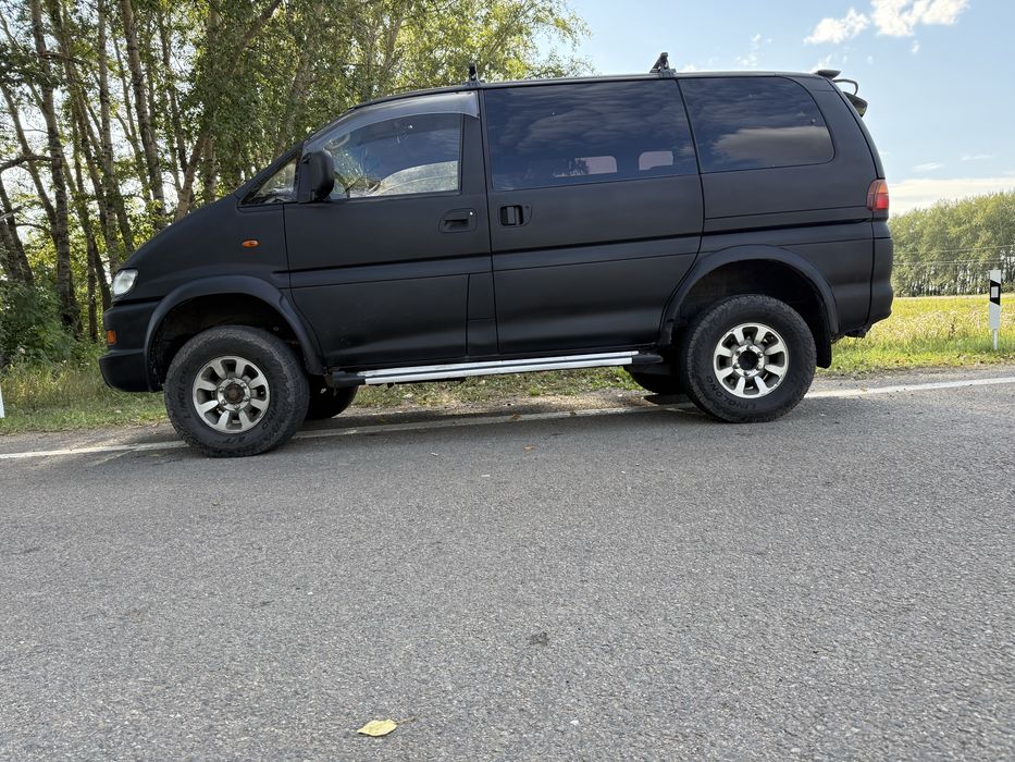 Продам Mitsubishi Delica 3л бензин